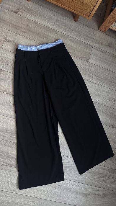 Чорні брюки палаццо Bershka