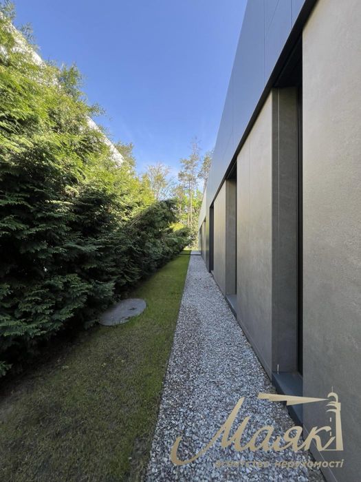 Продажа дома БЕЗ КОМИССИИ с бассейном и терассой в Плютах