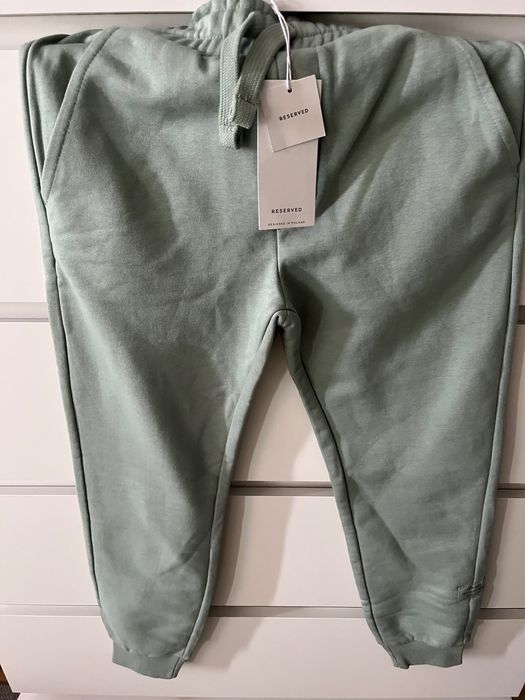 spodnie dresowe nowe r. 146 Reserved