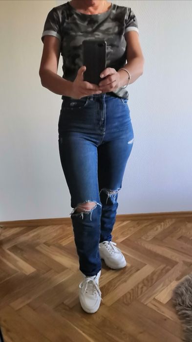 Spodnie jeansowe z dziurami stradivarius