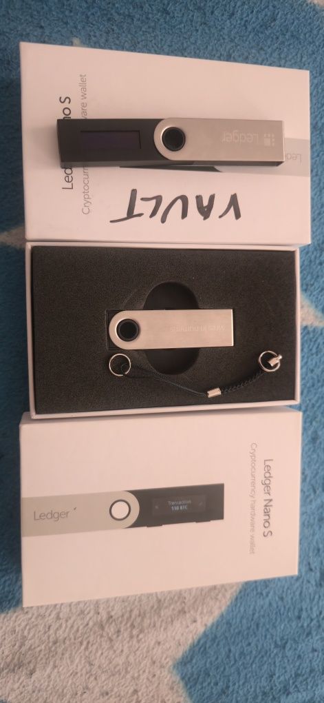 Ledger nano S - 2 sztuki jak nowe