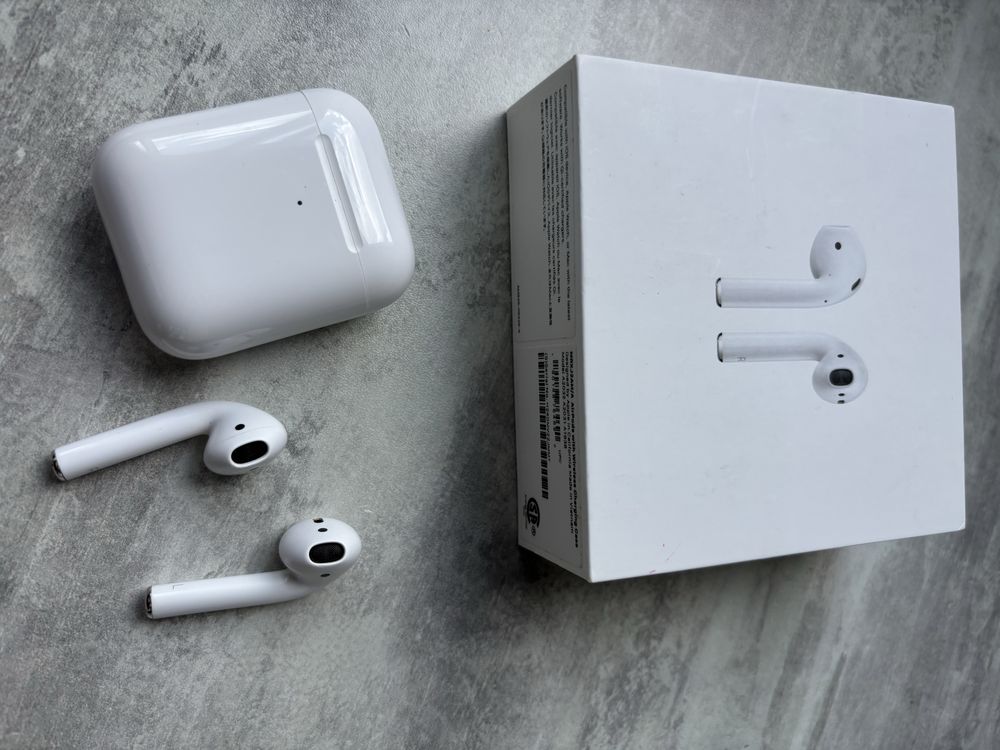 Airpods 2 оригінал (коробка, кабель, чохол)
