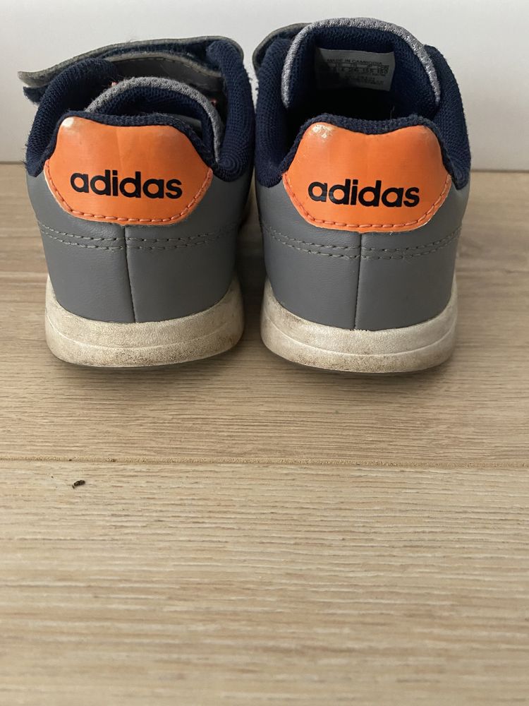 Adidas szare skorzane rozmiar 26, wkladka 15,5cm stan bardzo dobry