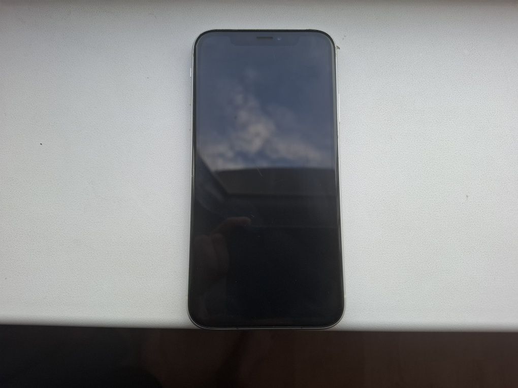Продам IPhone xr