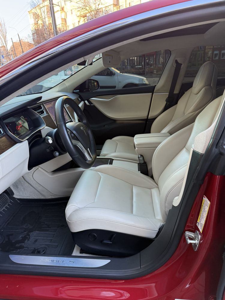 Продам або обміняю на нерухомість Tesla model S, D 100 кВт