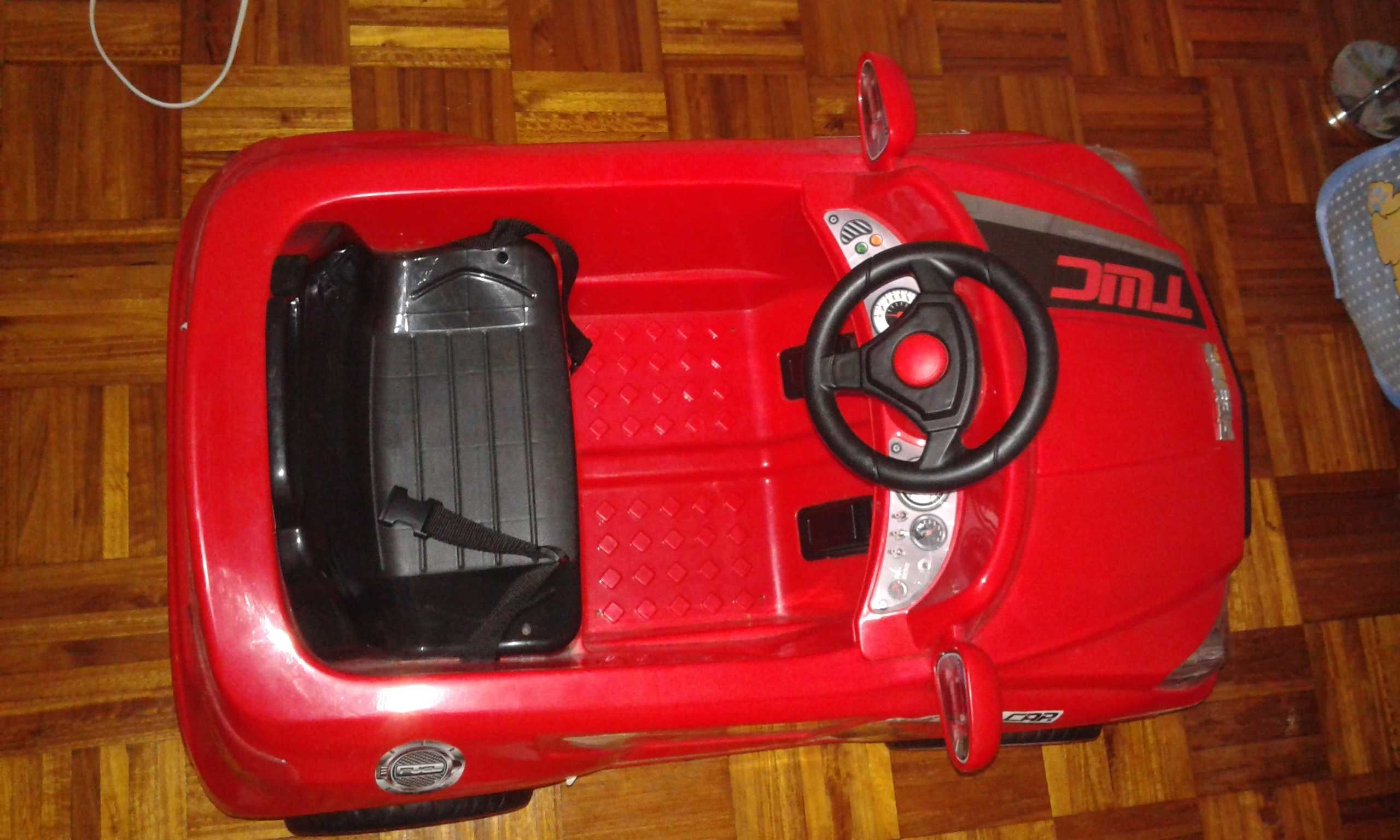 Carrinho de criança eléctrico com bateria usado 2 vezes. URGENTE