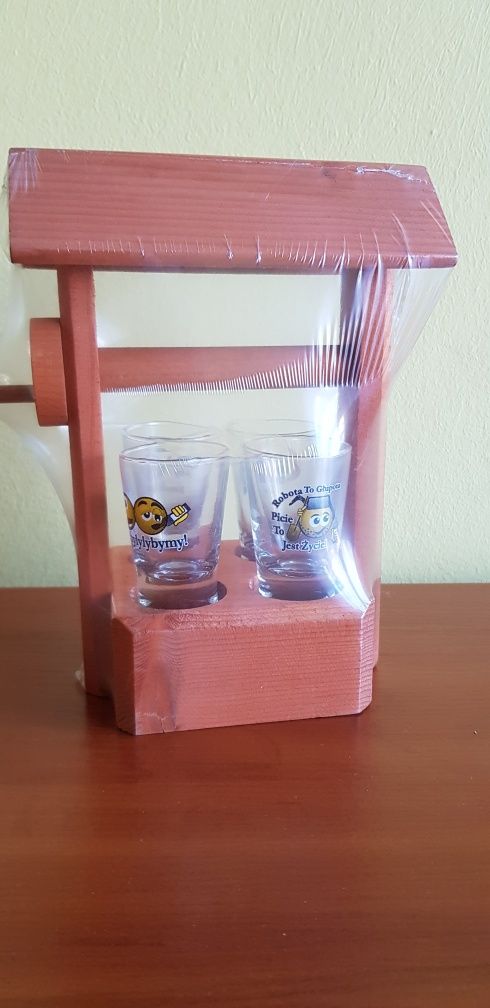 Studnia z 4 kieliszkami nowe