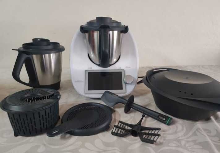 Vendo bimby   tm6 com todos os acessórios e libro de cocina