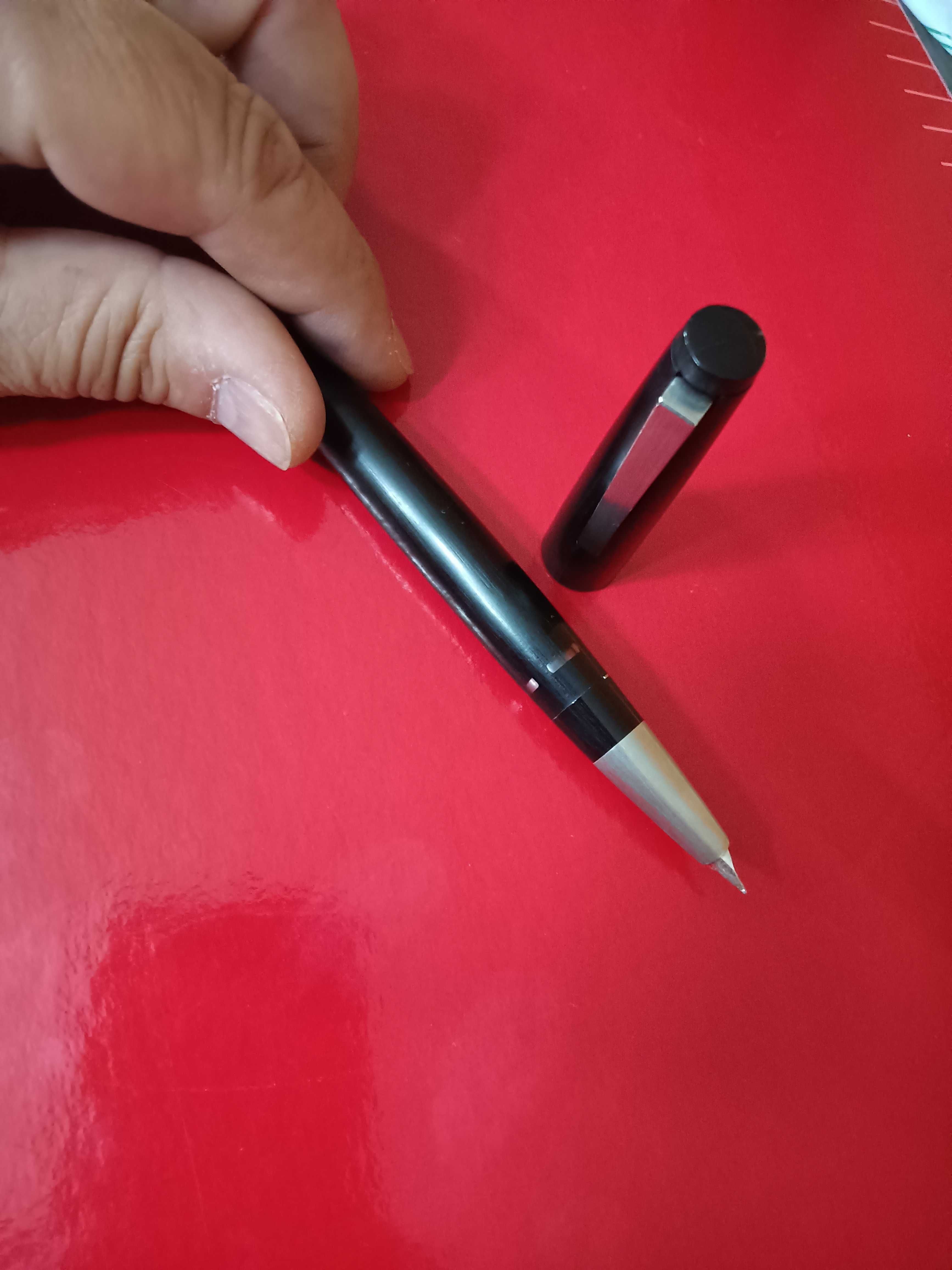 Caneta de aparo Lamy 2000 cor preta