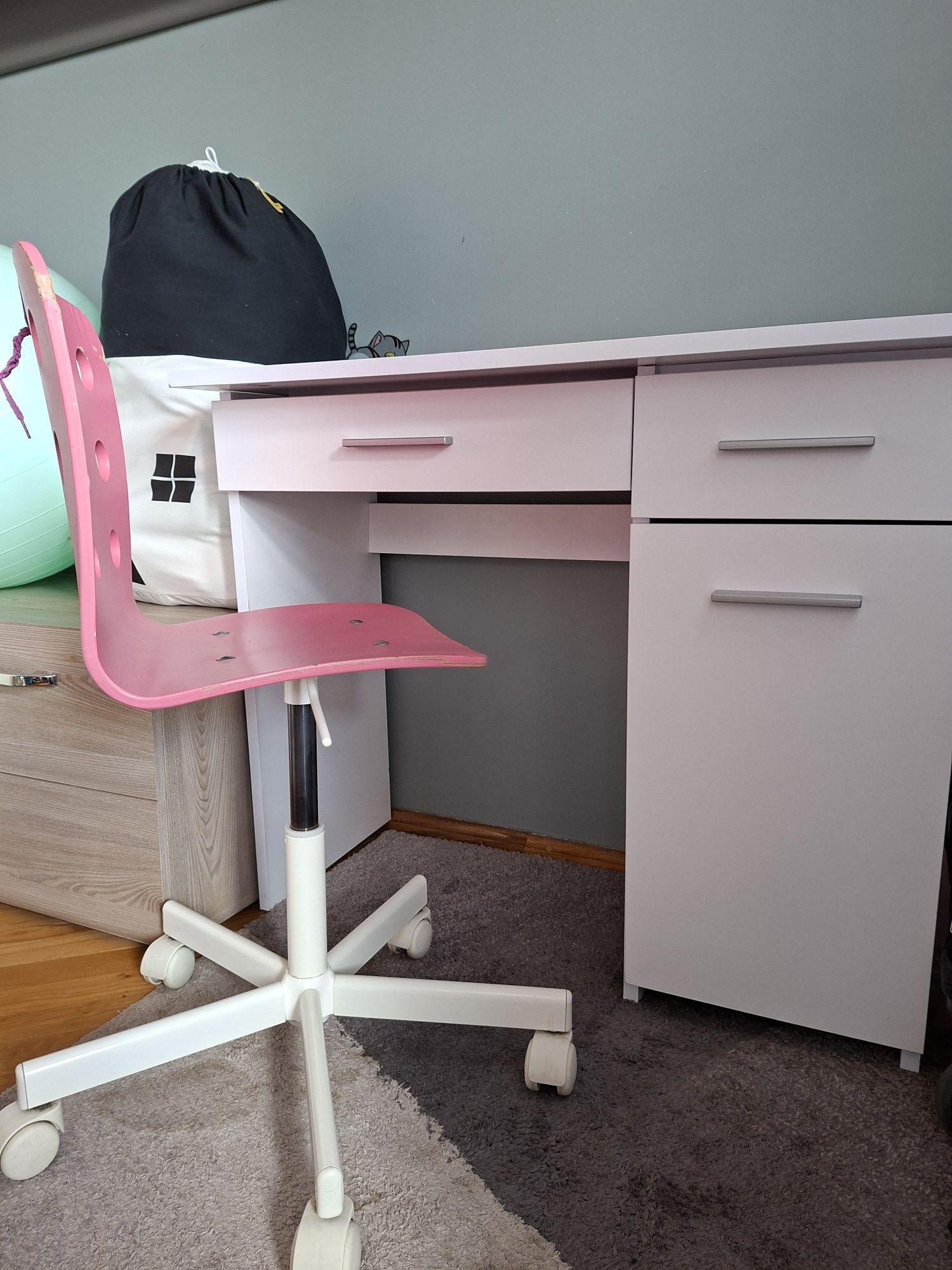 Biurko z krzesełkiem Ikea