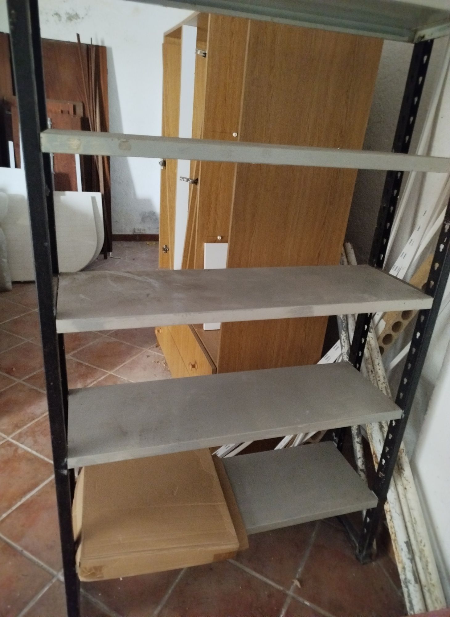 Estante em alumínio