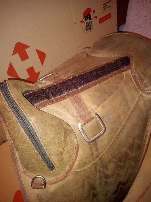 Продам кожаное безленчиковое седло для лошади б/у в хорошем состоянии