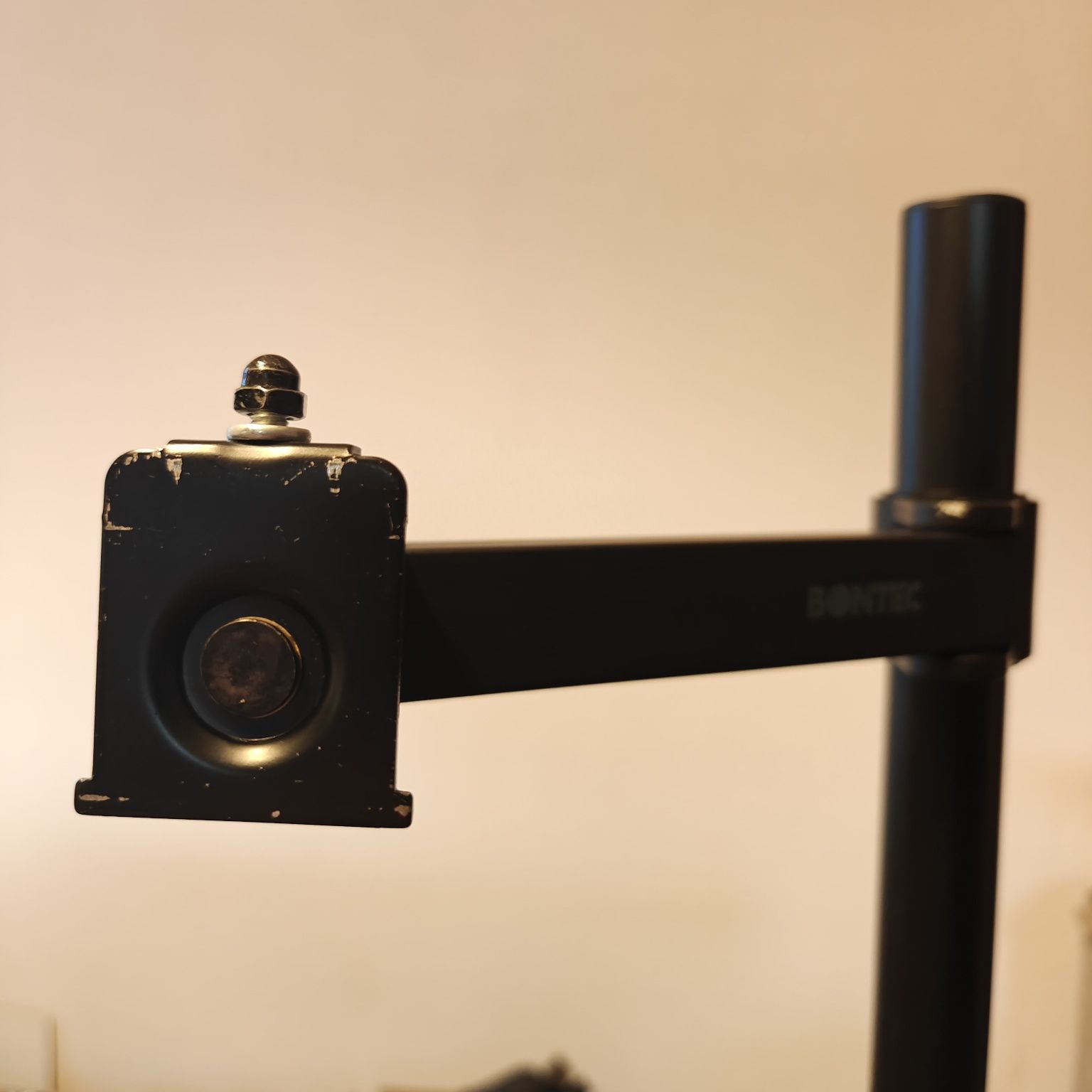 Suporte monitor ajustável
