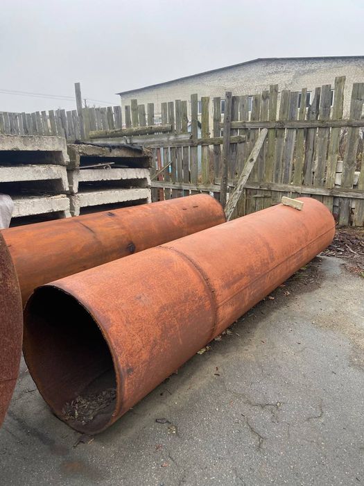 Дві труби. Діаметр 800 мм, довжина 4 м.
