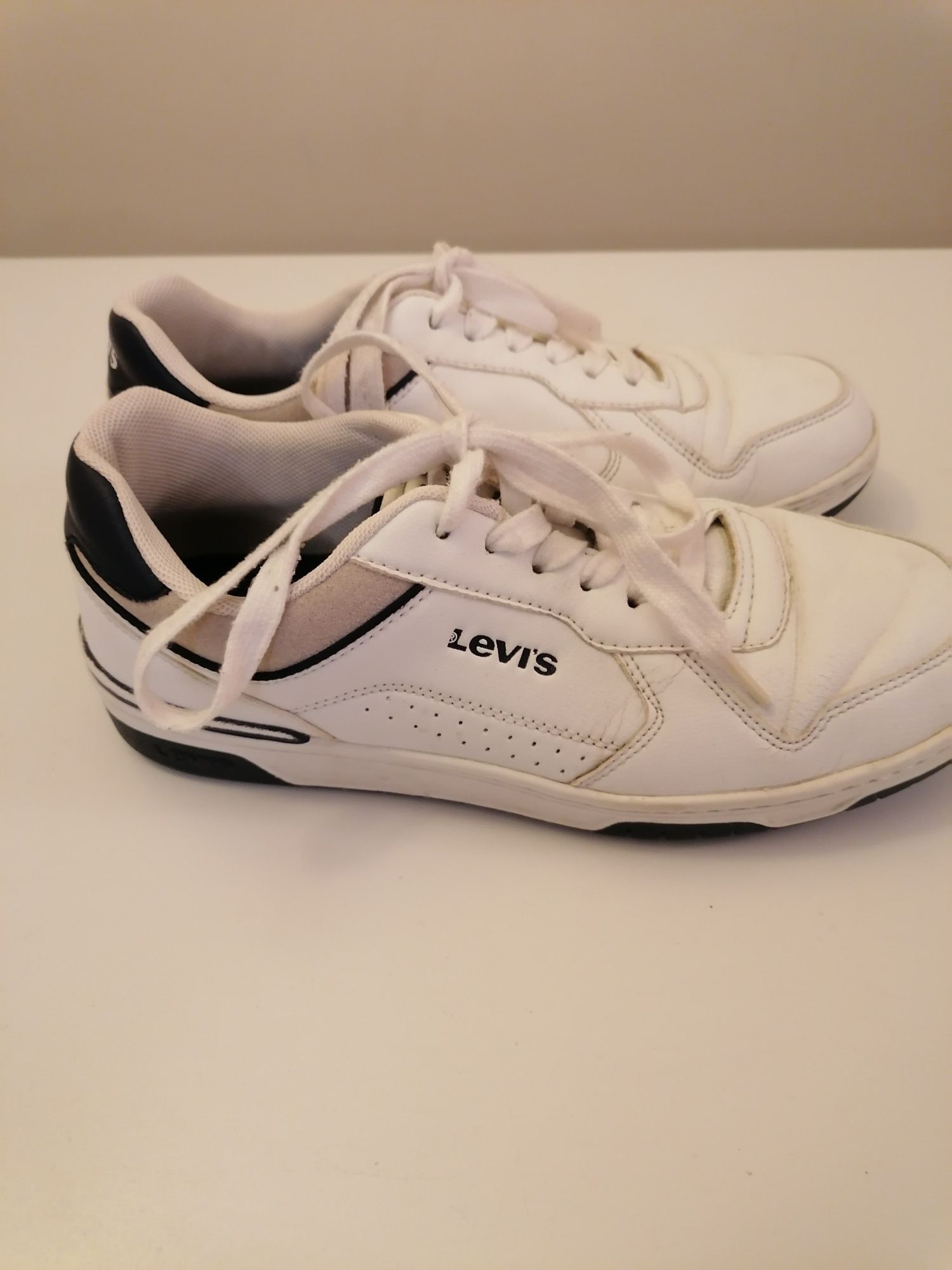 Sapatilhas  marca Levis  T 38