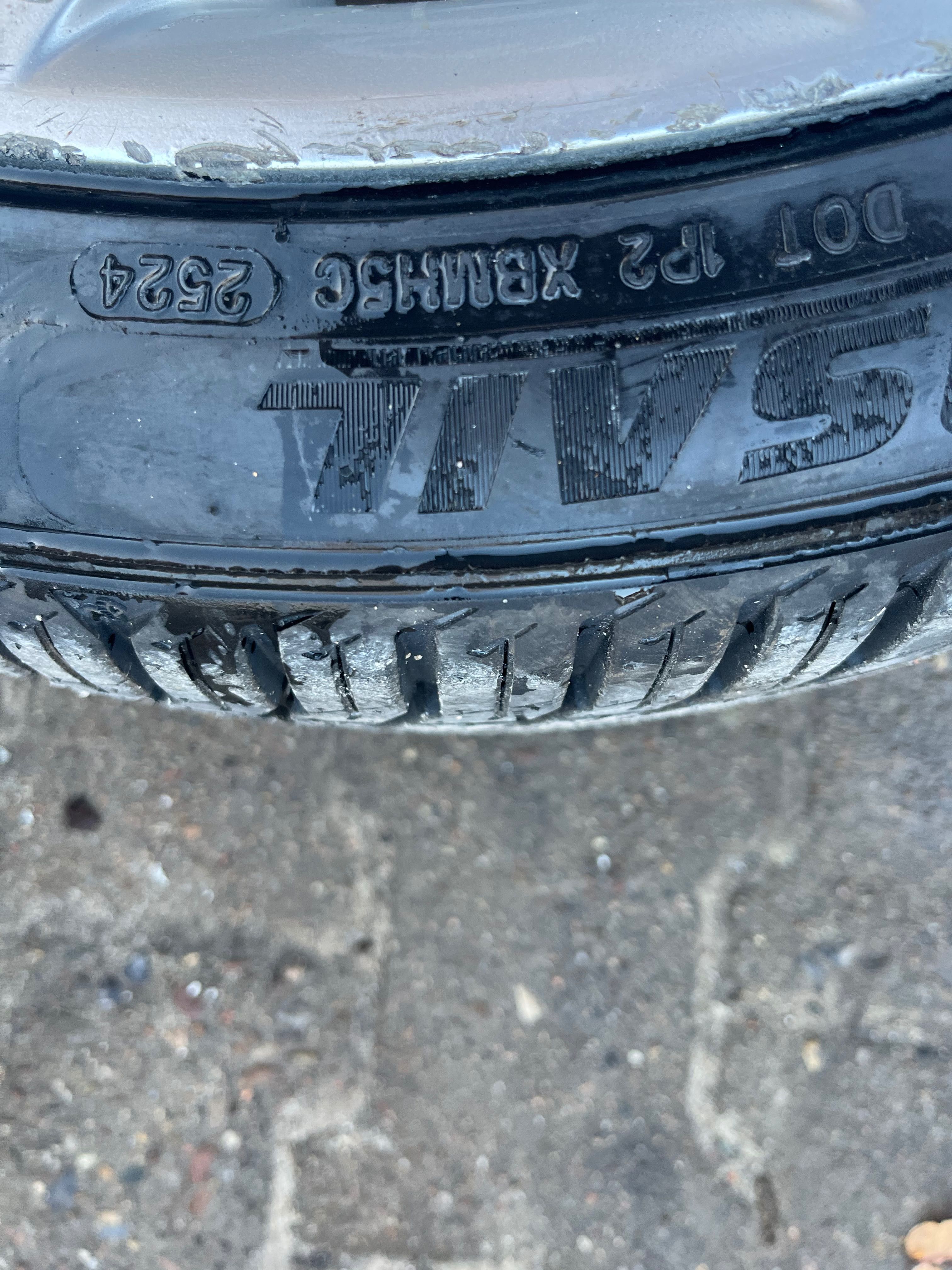 Vendo Jantes 18  Audi pneus 225/40 18 novos, Furação 5x112