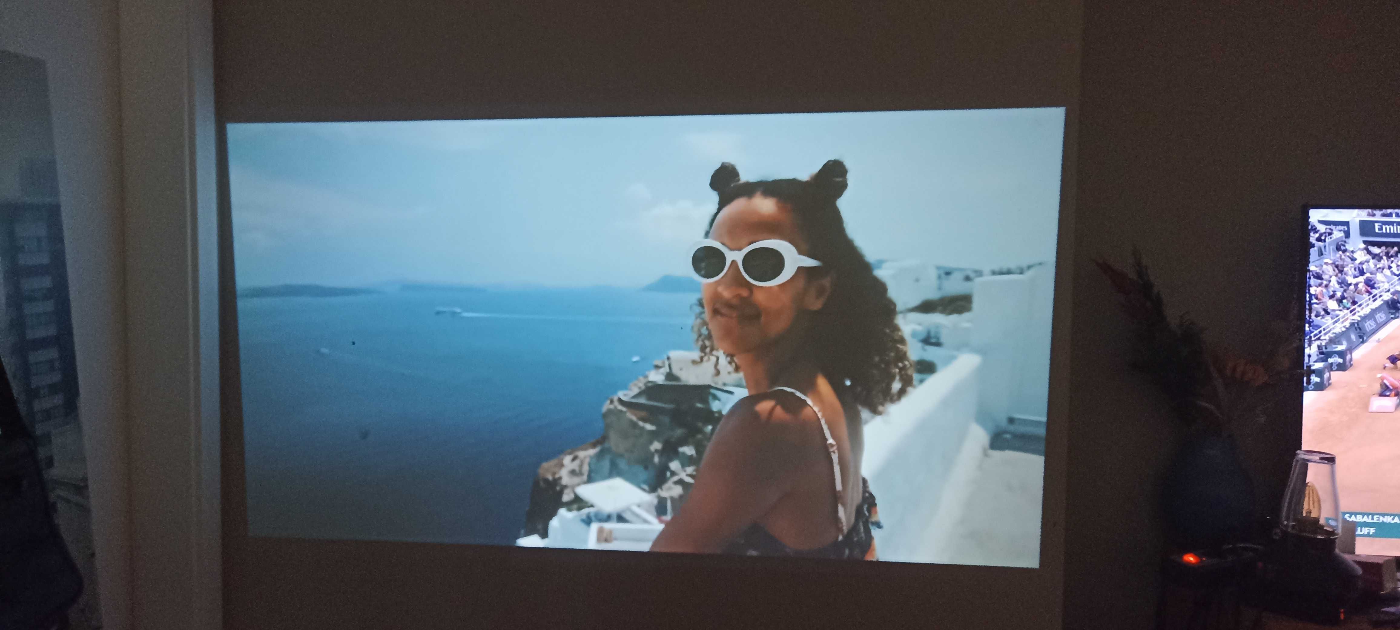 Projektor 4k, 300 ANSI bezprzewodowe łączenie wi-fi ,do 150 cali.
