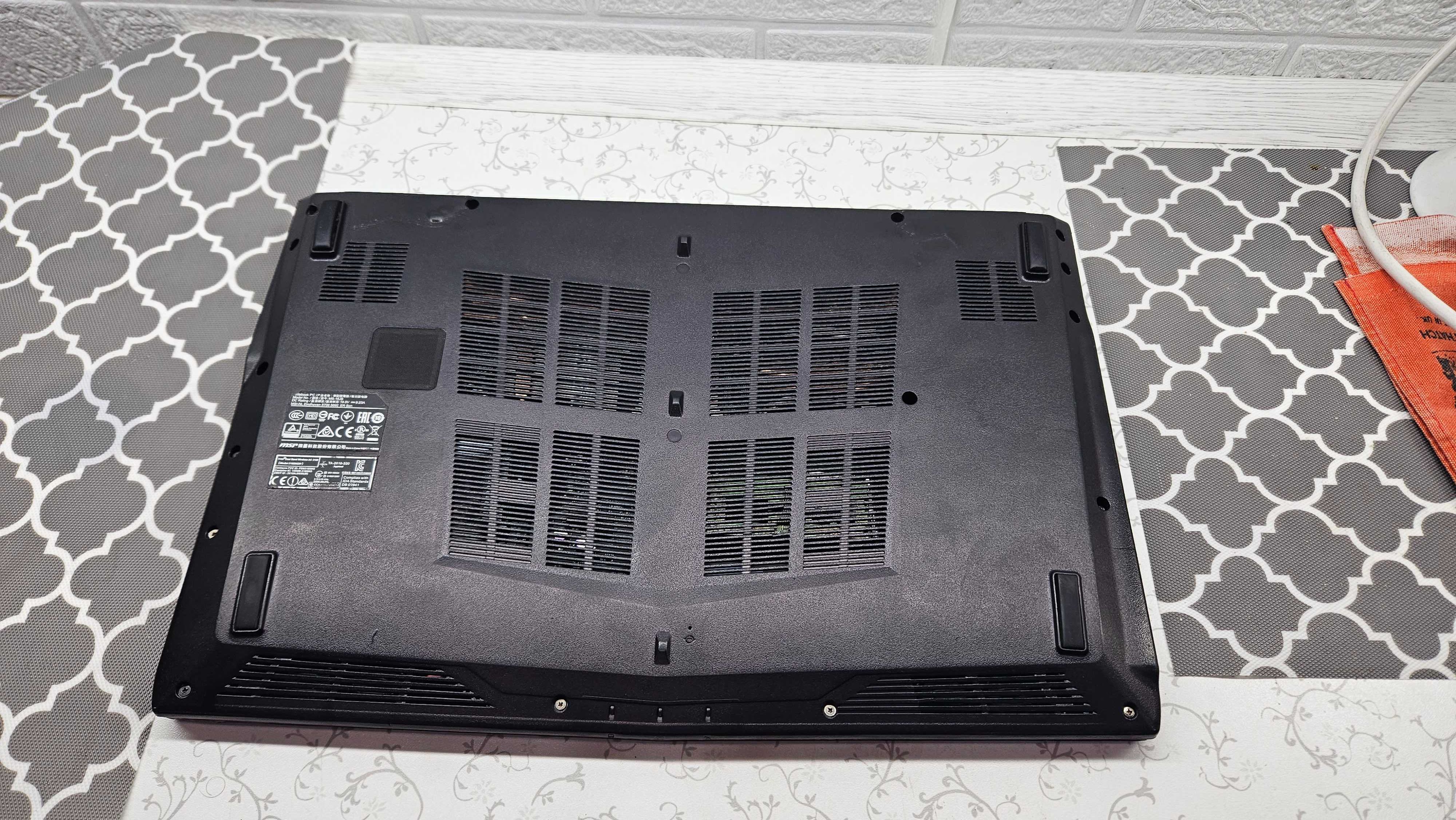 Продам ігровий ноутбук MSI Ms-16J91920x1080 IPS / Intel Core i7-7700HQ