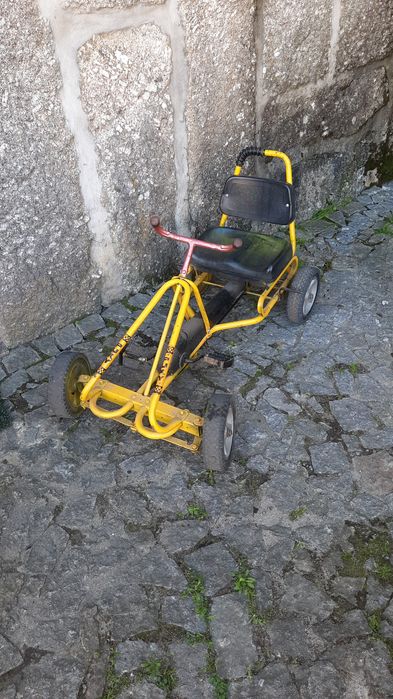 Carrinho Kart. Excelente estado. Com travão