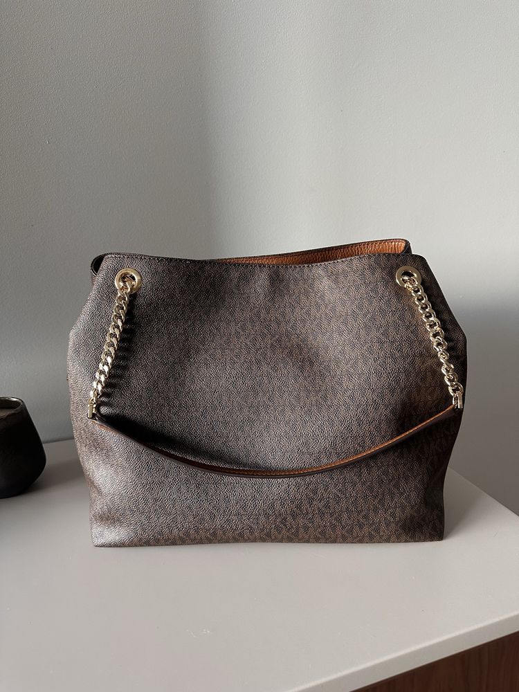 Mala Michael Kors