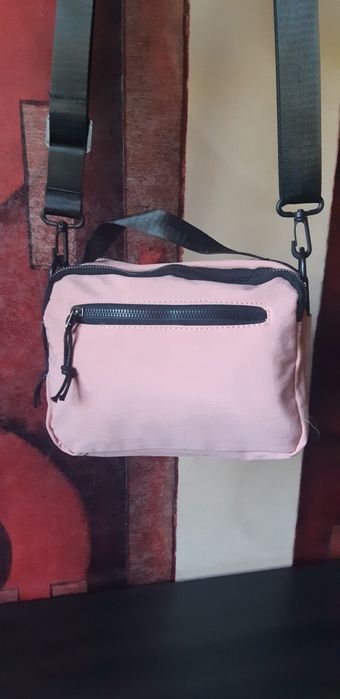 Стильна  нейлонова рожева  сумочка.