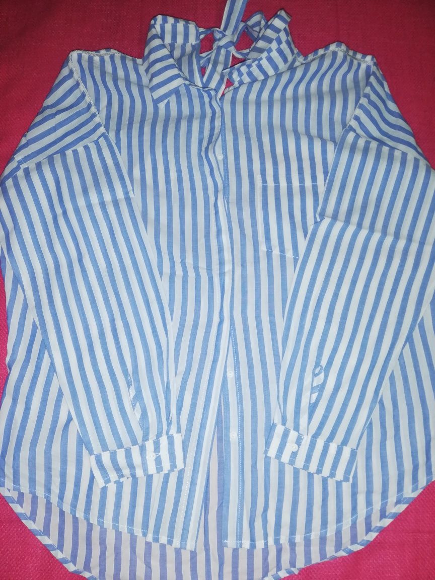 Camisa Zara azul às riscas com laço atrás do pescoço