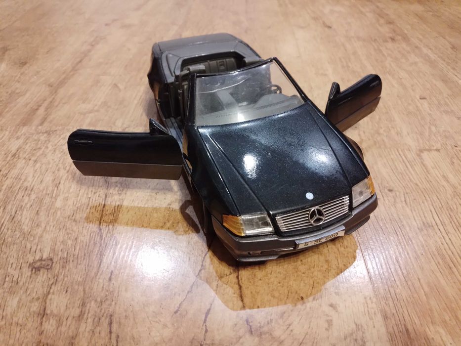 Mercedes Benz 500 SL; Welly 1:18