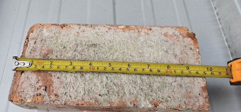 Stara cegła rozbiurkowa