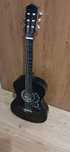 Czarna gitara castelo