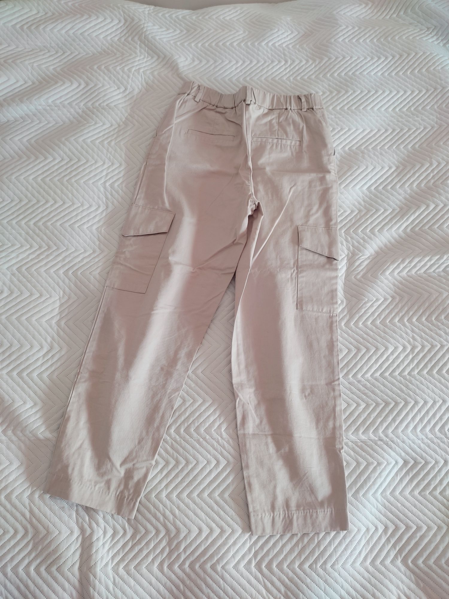 Beżowe spodnie bojówki Reserved roz 36