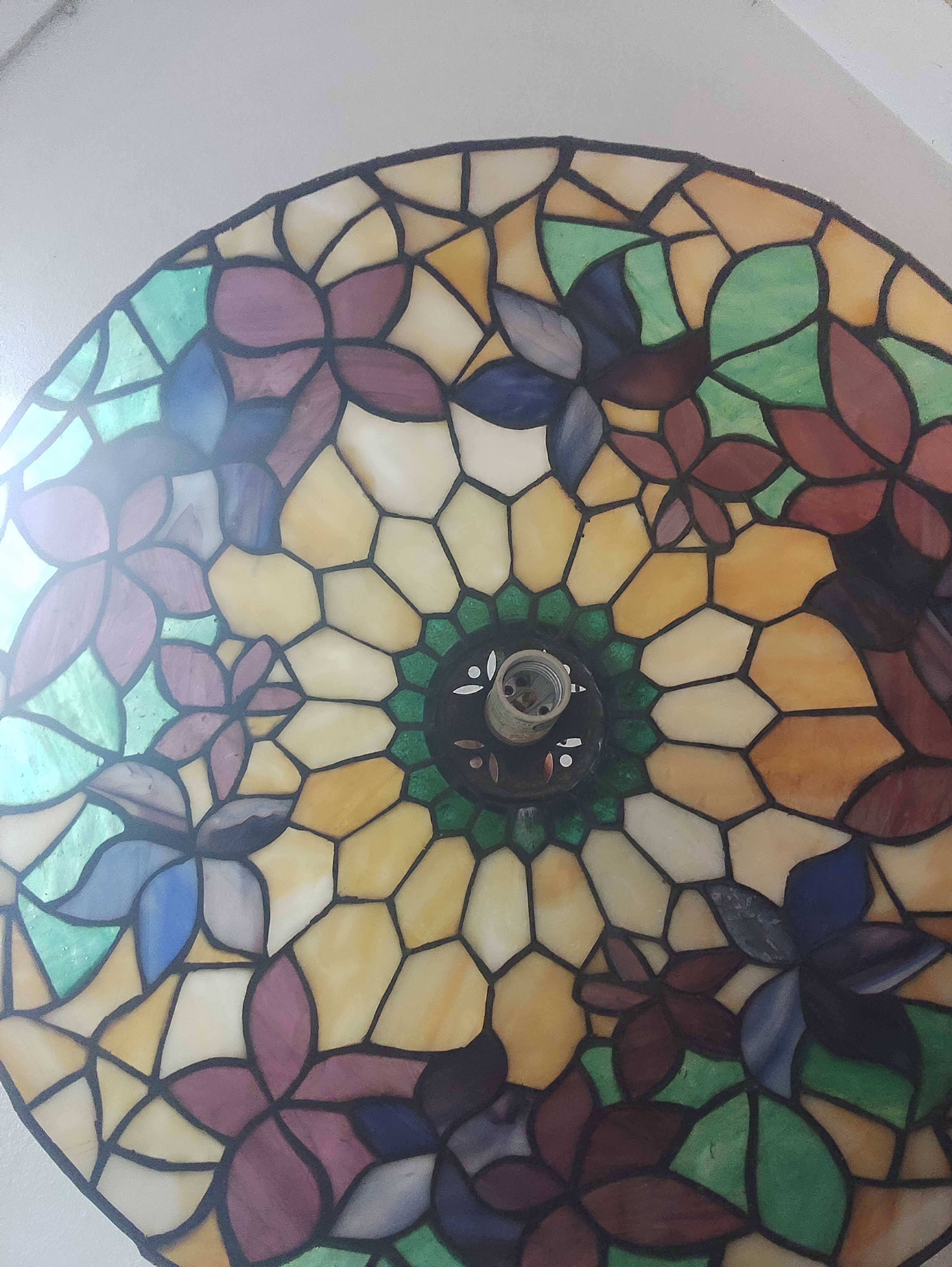 Candeeiro pintado em bom estado