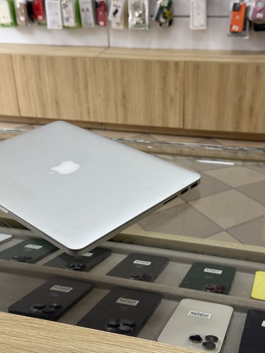 MacBook Pro 13 2015 i5 8/128Gb Silver