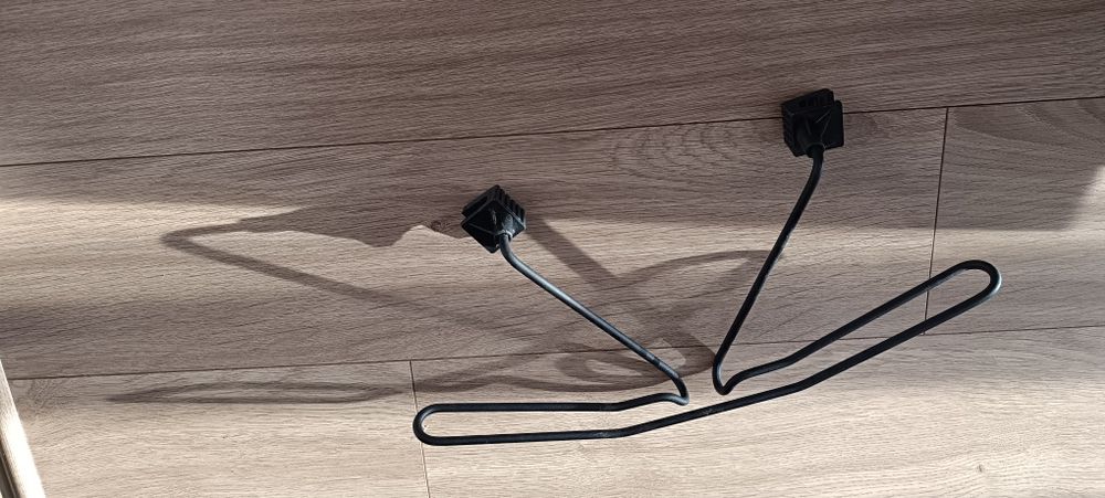 Wieszak samochodowy na ubranie
Wieszak na garnitur
Wieszak na koszule