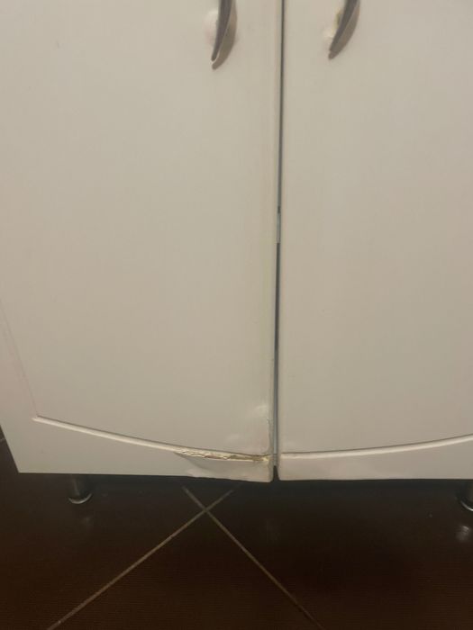 Умивальник та навісна тумба у ванну