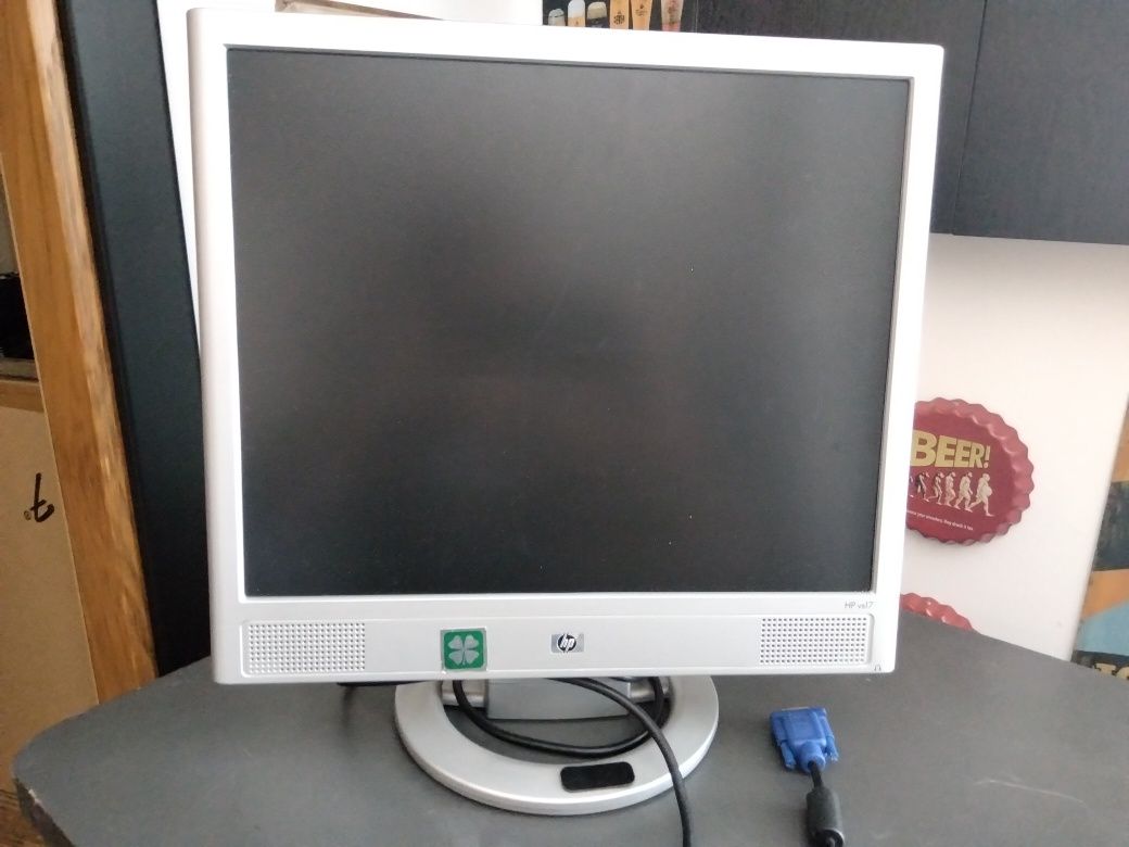 Monitor HP VS17 ,com cabos ligação