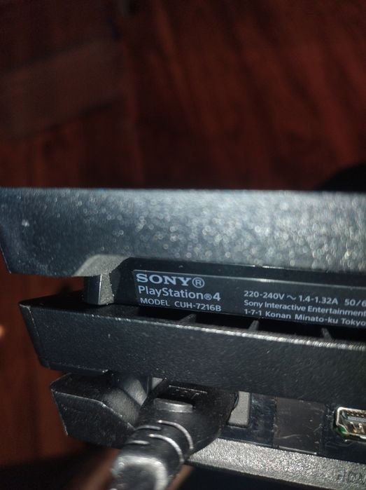 Konsola ps4 pro 1tb + gow