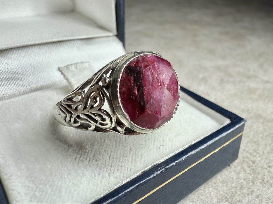 Срібний перстень 925-ї проби з натуральним рубіном