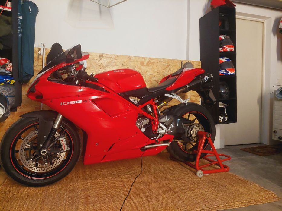 Ducati       1098