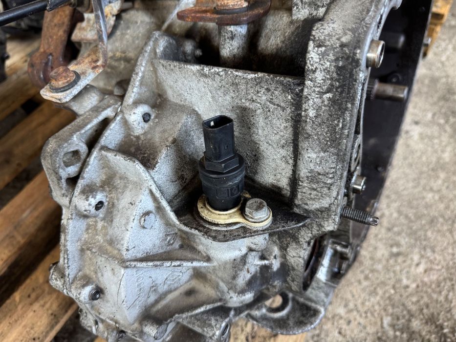 Caixa de Velocidades Renault Trafic / Opel Vivaro 1.9 DCI Com sensor