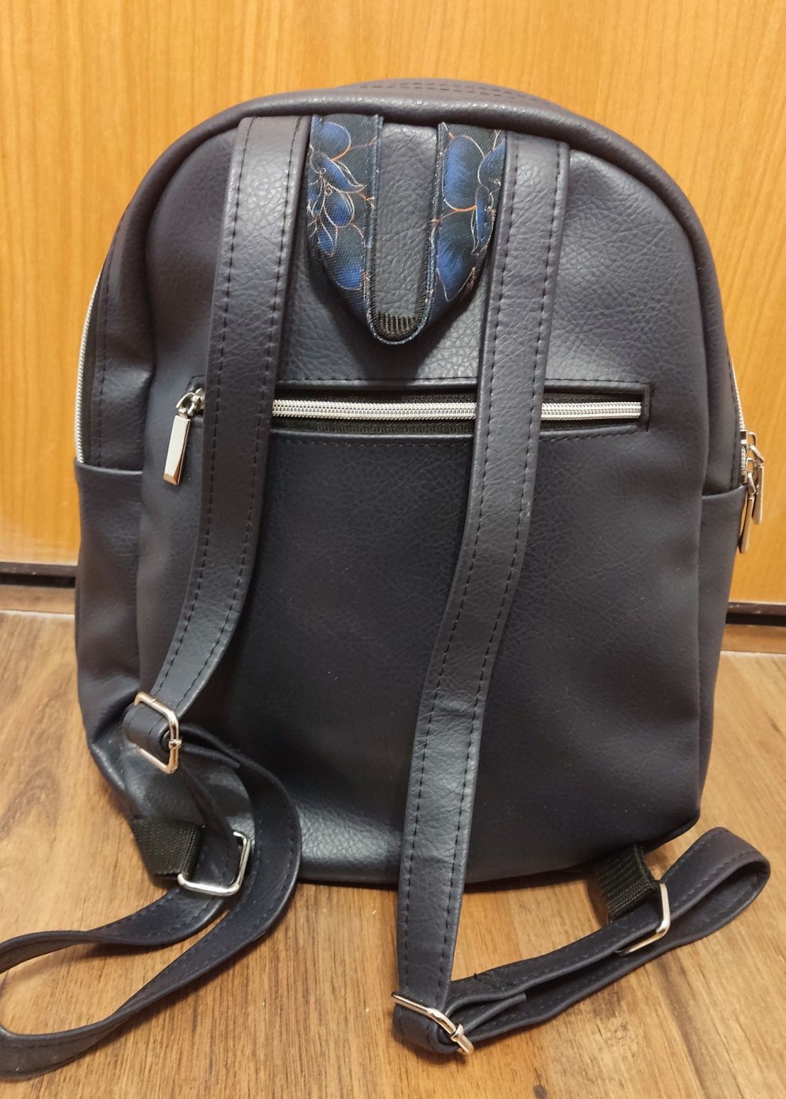 Duży pojemny damski plecak hand made elegancki w granatowe kwiaty goth