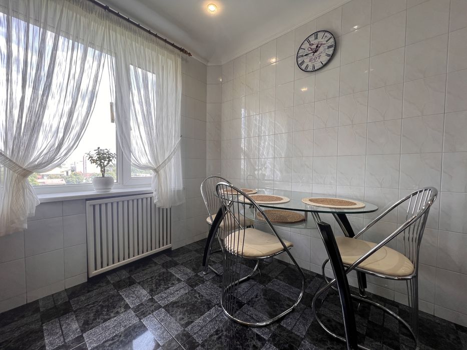 Продаж 3-кімнатної Центр, ремонт, 67м2, покращений план