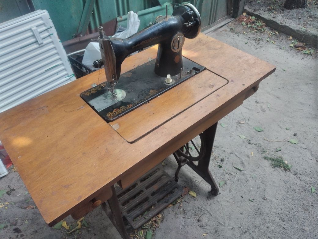 Продам швейную машинку