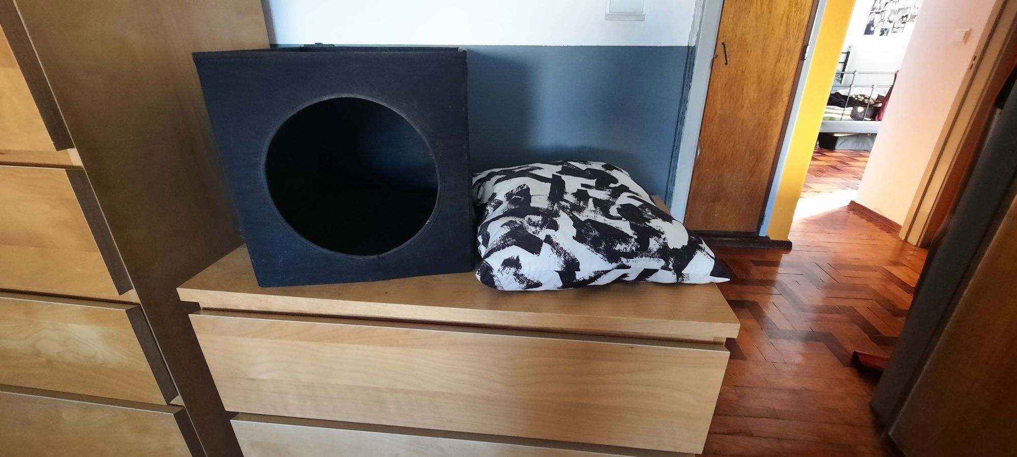Cama gato quadrada com almofada