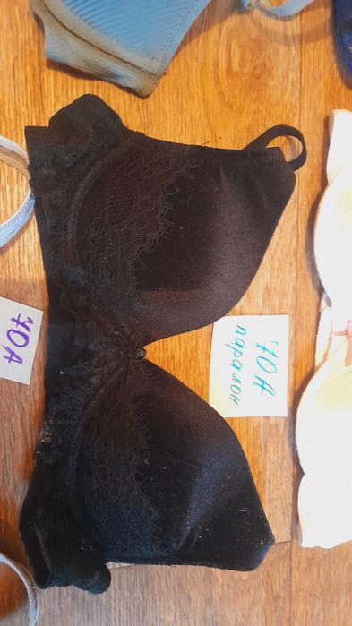 Бюстгалтеры разные.