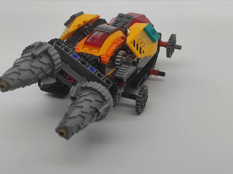 Oryginalne klocki LEGO Ultra Agents Wiertnica 70168  niekompletne #565