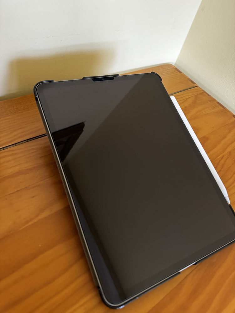 iPad Pro APPLE (11'' - 256 GB - Wi-Fi - Cinzento Sideral)