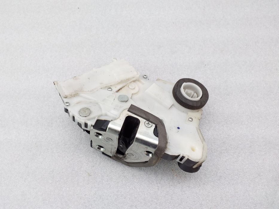 Fechadura / fecho porta frente direito TOYOTA Yaris (_P9_)