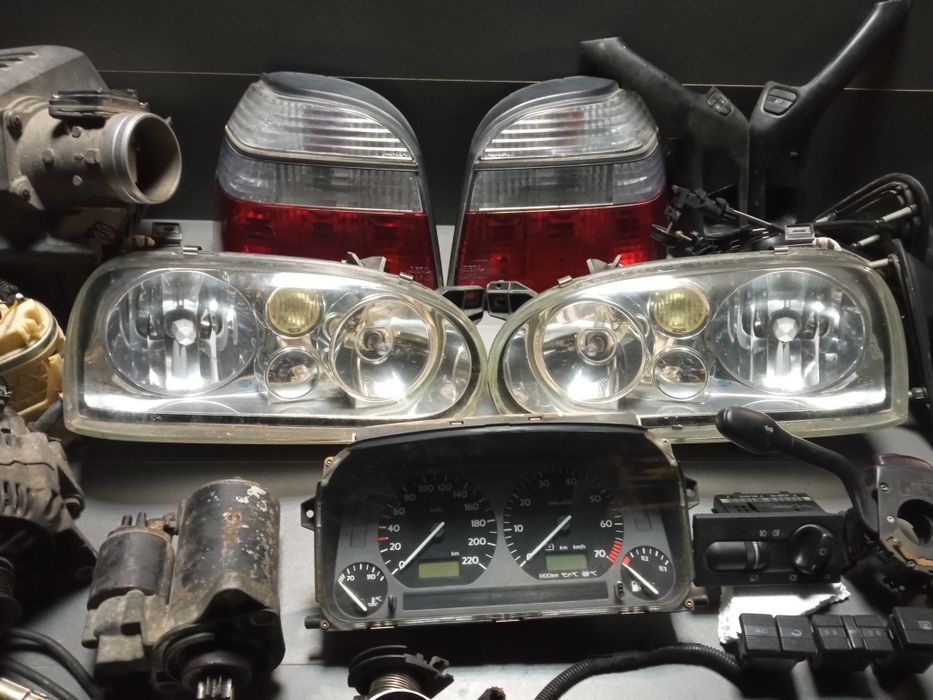 VW Golf 3 GT 1.6 alternator rozrusznik aparat lampy MFA wtryski luster