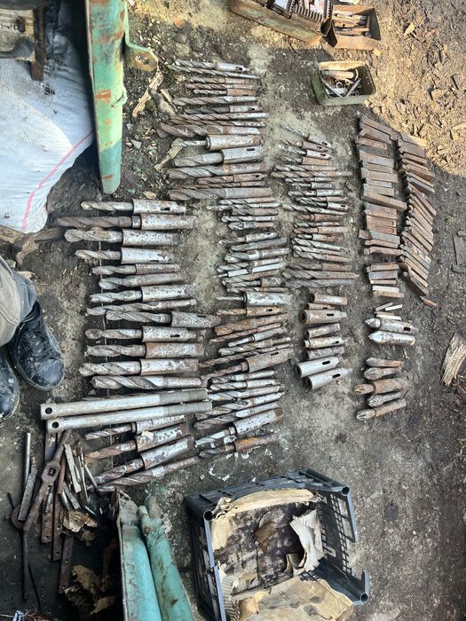 Продам різці сверла для токарного станеа