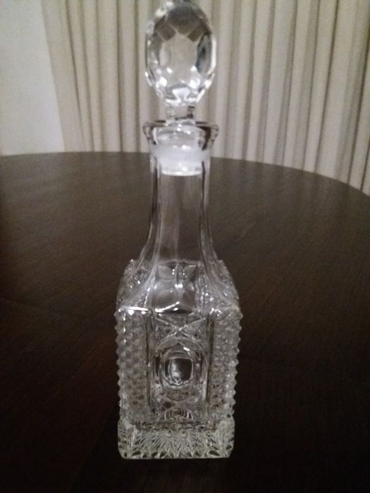 Garrafa rara de coleção muito bonita com relevos vintage cristal